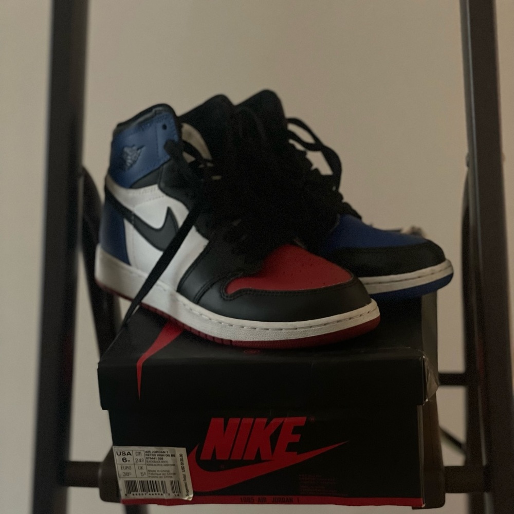 Gently worn classic authentic Jordan’s.